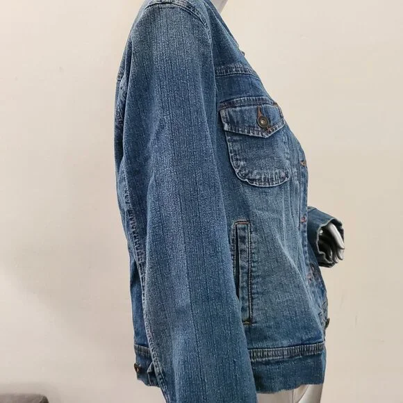 St. John's Bay Denim Jacket – Size Medium, Classic Style, Excellent Condition - Picture 5 of 15